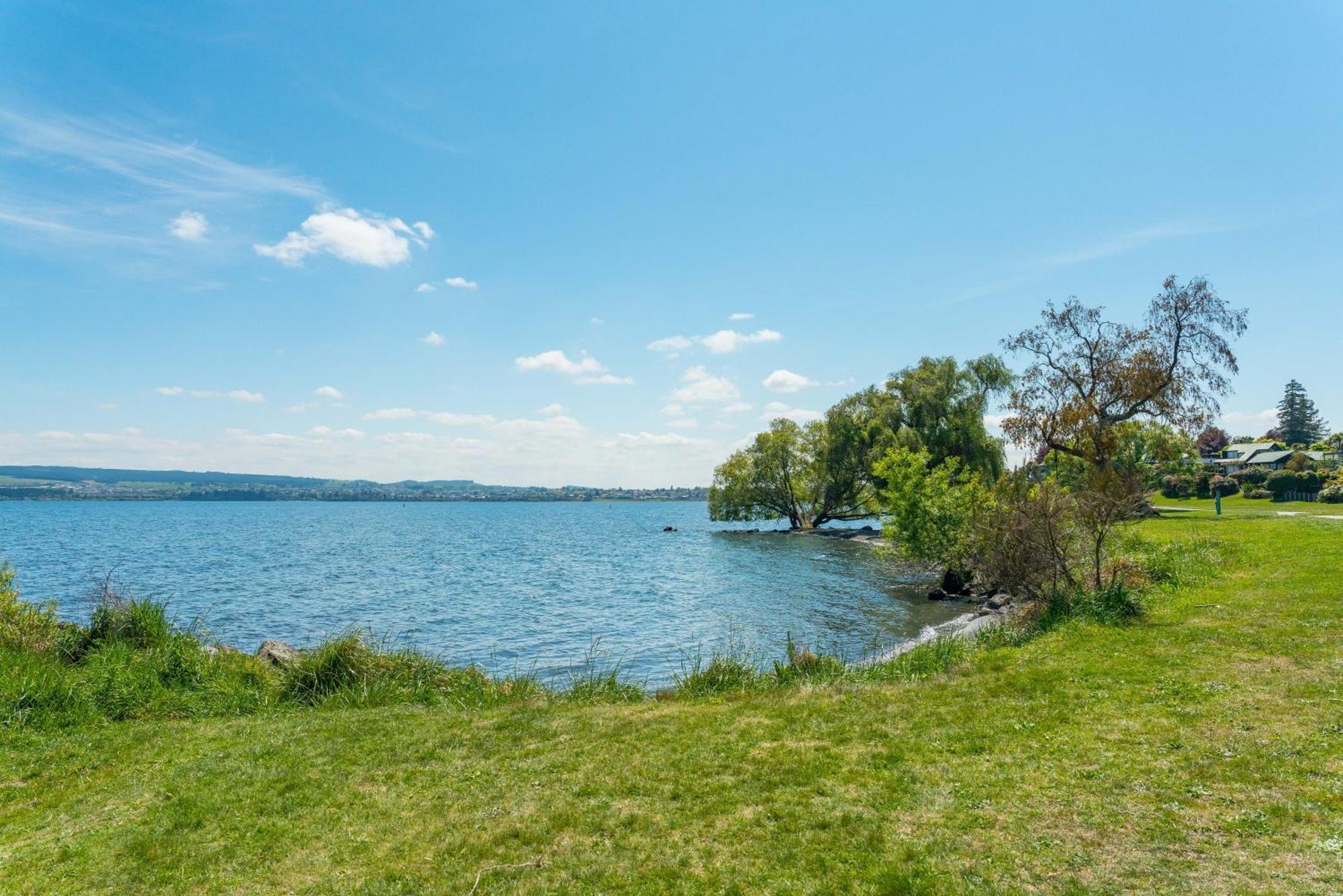 Lakeview Cottage - Rainbow Point Holiday Home Taupo Ngoại thất bức ảnh