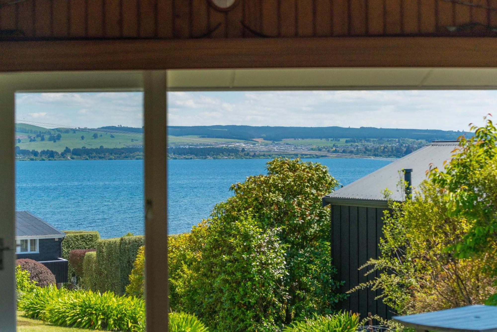 Lakeview Cottage - Rainbow Point Holiday Home Taupo Ngoại thất bức ảnh
